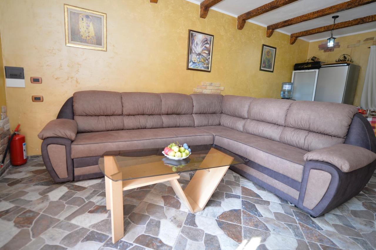 Vila Andrea Danilovgrad Buitenkant foto